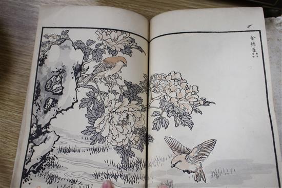 Two Japanese books of woodblock prints depicting birds, Meiji period, 25 x 16.5cm